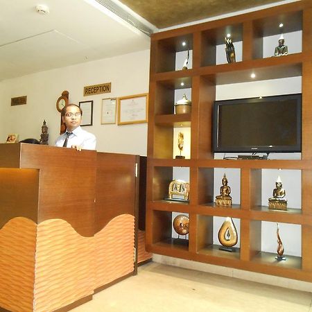 Hotel Walson Spa'O'Tel Колката Екстериор снимка