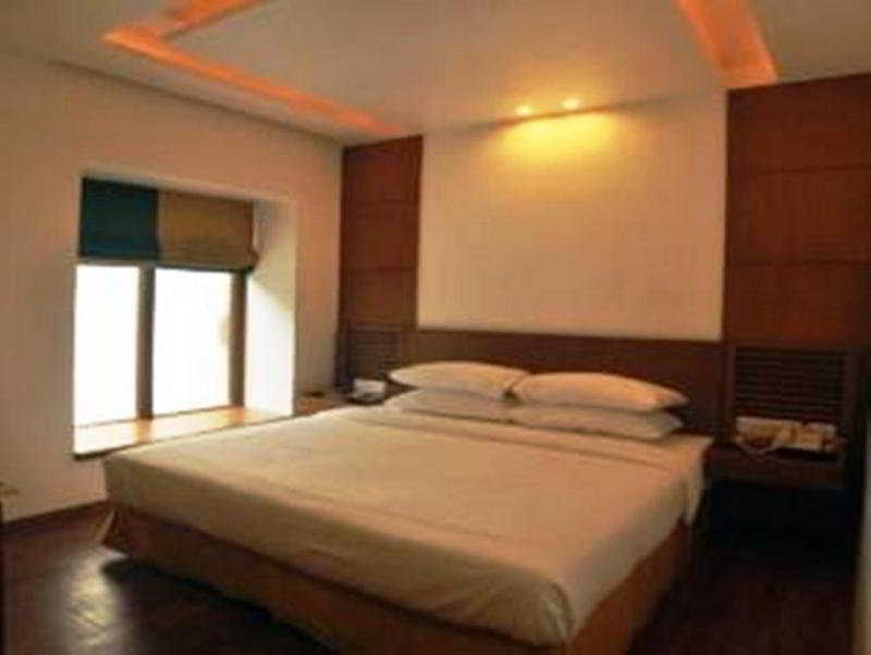 Hotel Walson Spa'O'Tel Колката Екстериор снимка